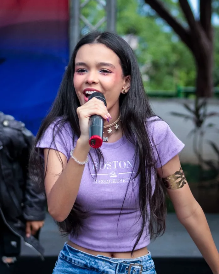 Marivi debuta con “Es Distinto”: una oda al amor que rompe con lo común