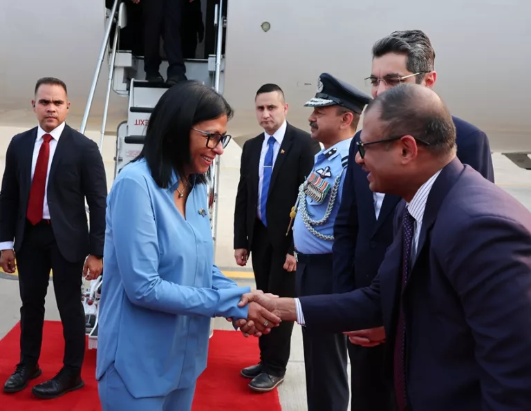 Delcy Rodríguez inicia visita oficial en la India para consolidar acuerdos estratégicos